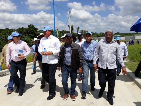 Directores de las CORAAS participa en recorrido por moderna planta de Tratamiento de aguas residuales.